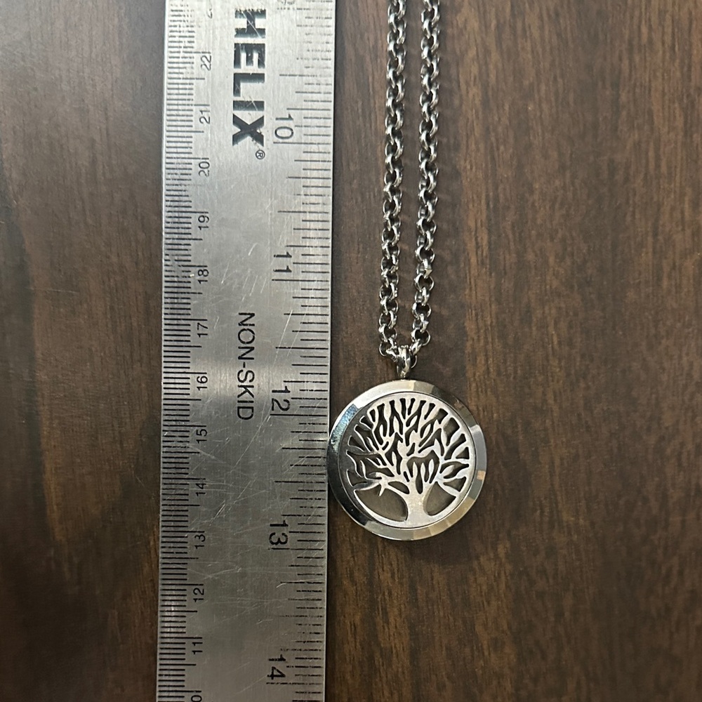 Instant Essentials Silver Diffuser Necklace - image 3